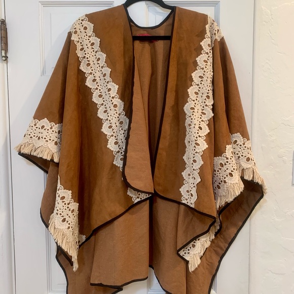 Poncho - Picture 1 of 2
